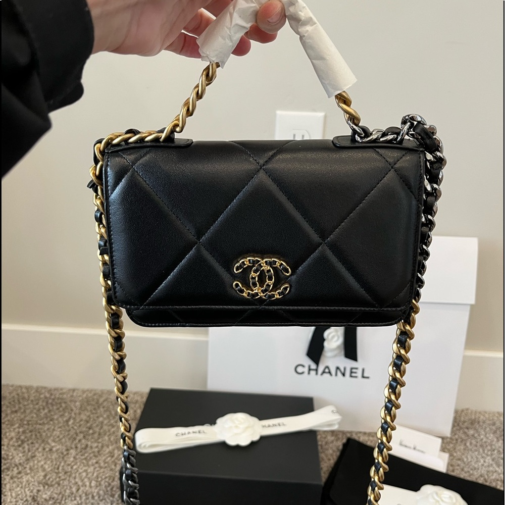 ❌SOLD❌  ❤️Host Pick!🥳 CHANEL 22P Black Lambskin 19 WOC bag - NEW with RECEIPT - Picture 4 of 17